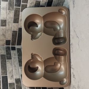 Nordic Ware build a bear baking pan mold